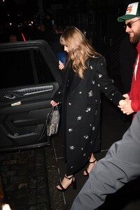 taylor-swift-shines-in-36k-diamonds-for-date-night-8.jpg