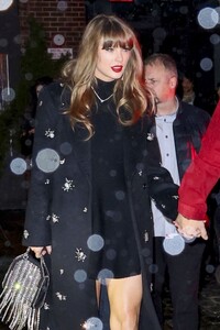 taylor-swift-shines-in-36k-diamonds-for-date-night-9.jpg
