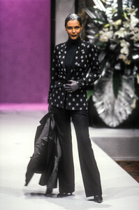 teri takacz--jean louis scherrer fw 1997 couture (1).jpg