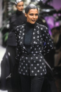 teri takacz--jean louis scherrer fw 1997 couture (2).jpg