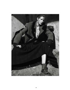 vogue-paris-10-2014_by-david-sims_(11).thumb.jpg.6be5e427babb2172d73c873339bc0cf3.jpg