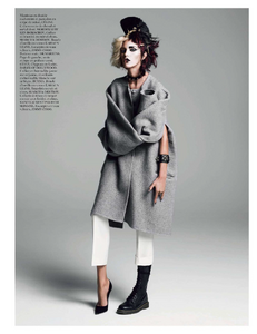 vogue-paris-2013-aout-135.thumb.png.9a6f863154e3046934428a9ca9088003.png