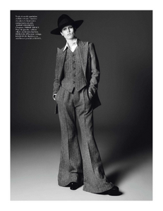 vogue-paris-2013-aout-165.thumb.png.eb81a6ef19685df26b9cf01986623590.png