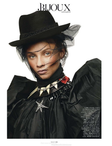 vogue-paris-2013-mars-178.thumb.png.7e9ffa5e0d1670cbb82c1055ba8b6a36.png