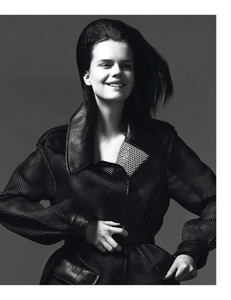 vogue-paris-2013-mars-301.thumb.png.24e69f61659354ba2f5741f670c5bc5f.png