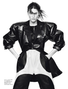 vogue-paris-2013-mars-323.thumb.png.6547104e47f15c3f1b83030af6455750.png