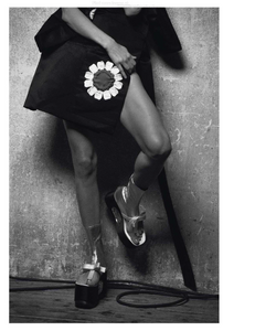 vogue-paris-2013-mars-348.thumb.png.b6b9fd5a18a4dd7f0c3c7eb397b7c5a8.png