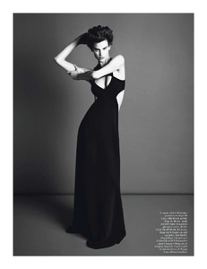 vogue-paris-2013-mars-362.thumb.png.a98336d5731e6783ea1bb8f249dd71f8.png