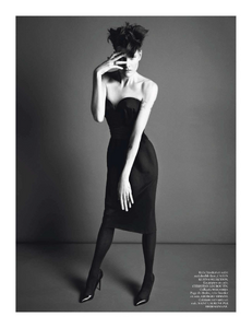 vogue-paris-2013-mars-364.thumb.png.7f2c84acfa499bbe14ed65cfdc30c4b9.png