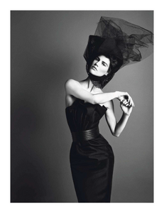 vogue-paris-2013-mars-365.thumb.png.b8269b8e586540c456301f12df73dcb2.png