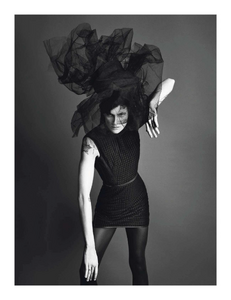 vogue-paris-2013-mars-369.thumb.png.99f9ed27ca8ba58bab9adadf10521398.png