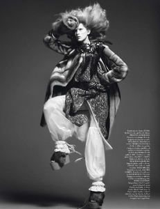 vogue-paris-2013-octobre-284.thumb.png.3897f0cc5d0dbc341fa88b87dd92d4b3.png