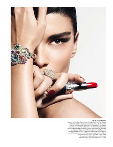 vogue-paris-2013-octobre-301.thumb.png.5aef8cfea3e1927a31ce789fae18b8ba.png