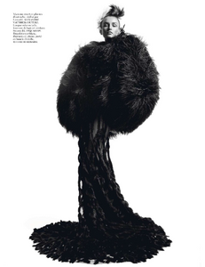 vogue-paris-2013-octobre-329.thumb.png.3e9e15a71b581234ac097eace7c7f44c.png