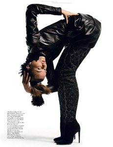 vogue-paris-2013-octobre-333.thumb.png.88188d1bba040d5eefdee41b7ed5f443.png