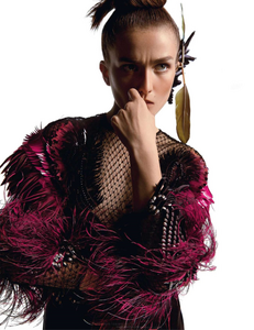 vogue-paris-2013-octobre-336.thumb.png.e48a298712bf7d1ad886630c0d55735c.png