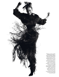 vogue-paris-2013-octobre-337.thumb.png.4b8966c12b48b74a101a0d2b46485f3e.png