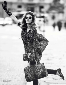 vogue-paris-2013-septembre(dragged)107.thumb.jpg.baab4cce1b897e8071567e5d6e8d25b5.jpg