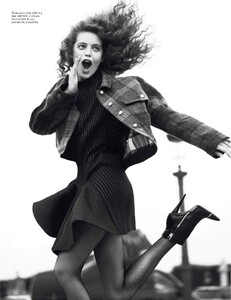 vogue-paris-2013-septembre(dragged)120.thumb.jpg.5010b4a8ecca0c9d299324350aa45509.jpg