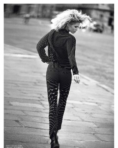 vogue-paris-2013-septembre(dragged)136.thumb.jpg.2b1e306a284eaf484128a6f0093e1728.jpg