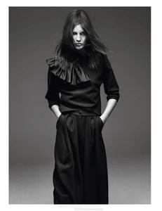vogue-paris-2015-aout-150.thumb.png.ecf592efb727d703a1e6f85cb2a9e029.png