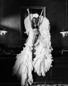 [2020.02.19] josephineskriver_84222135_106121827537469_7779491381117242731_n.jpg