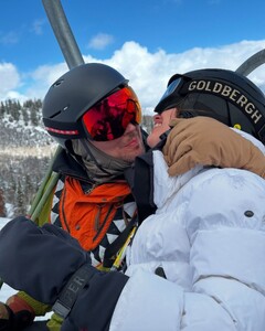 [2025.03.01] sarasampaio_482442671_18495356752058288_7724409480672719401_n.jpg