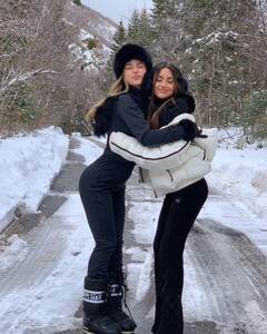 [2025.03.06] haileygrice_482677261_18493720018016781_6085384808403467985_n.jpg