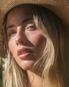 [2025.03.21] ashwilksstylist_485240501_17960748806871471_6890173875875354727_n.jpg