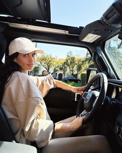 [2025.03.23] sarasampaio_485882395_18500070787058288_481354808660743195_n.jpg