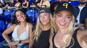 [2025.03.27] livvydunne_h3597895540848556786.jpg