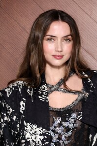 574814171_ana-de-armas-3.jpg