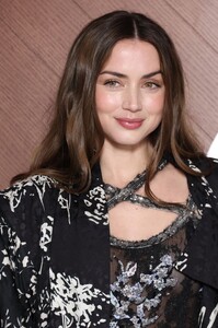 574821633_ana-de-armas-7.jpg