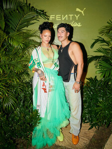 575785669_mega1282827_rihanna_celebrate_014.jpg