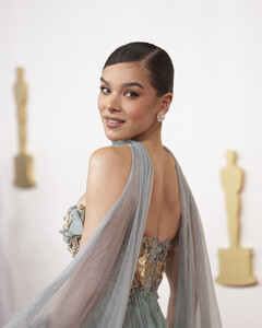 Hailee Steinfeld [2025.05.19] sport_si_swimsuit_01.jpg