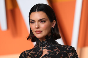 Kendall Jenner - Sports Illustrated Swimsuit [2025.05.22] si_swimsuit_01.jpg