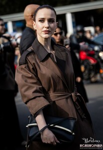 MRB-Candids2025-ArrivingattheTodsFashionshowduringtheMilanFashionWeek-015.jpg