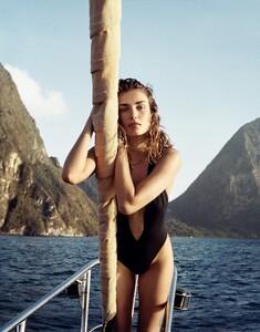 PORTER-Magazine-9-Andreea-Diaconu-by-Cass-Bird-02.thumb.jpg.fcdf892fcc542de299a5ad42c147560c.jpg