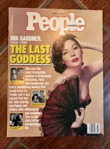People-February-12-1990-Ava-Gardner-Kenneth.thumb.jpg.b8678cdfcb16d8a58024fbf31956310f.jpg