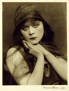 Theda_Bara_1921_Orval_Hixon.jpg