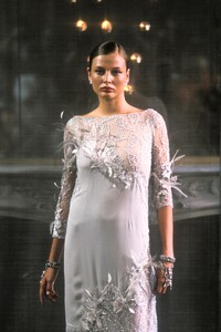 Valentino1998HauteCouture106.thumb.jpg.7b3b01566e82fbb30c5ade05f54e3f7f.jpg