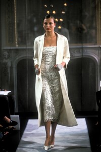 Valentino1998HauteCouture24.thumb.jpg.943db9b3231d11c8818383c4d43281f8.jpg