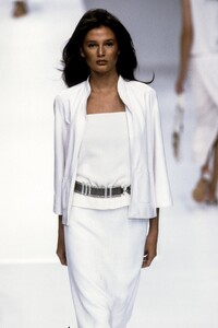 Valentino1999WomenRTW15.thumb.jpg.30c7bc6e04f04b33b78b6e5dc47fd070.jpg