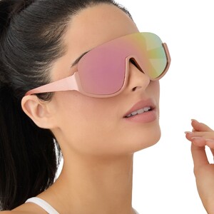 diff-sport-blazer-rose-gold-peach-mirror-sunglasses-on-model-2.thumb.jpg.7a742e84241f5e28e5ae15fdca08bc16.jpg