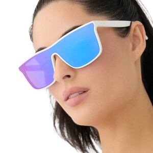 diff-sport-flash-matte-white-purple-mirror-sunglasses-on-model-2.thumb.jpg.2ae2c3243ae2b95aa755a0b182d0be76.jpg