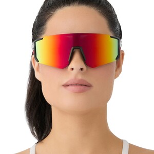 diff-sport-matte-black-rainbow-mirror-sunglasses-on-model-1.thumb.jpg.8f4a5e52944249d429c2520ef43f23f5.jpg