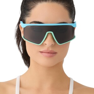 diff-sport-spike-aqua-blue-green-coral-grey-sunglasses-on-model-1.thumb.jpg.512c6de2c08512422ca9a3f03e802472.jpg