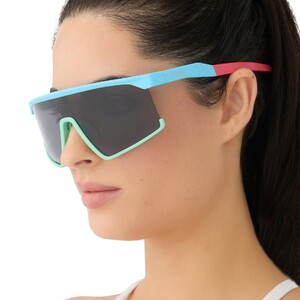 diff-sport-spike-aqua-blue-green-coral-grey-sunglasses-on-model-2.thumb.jpg.c6f338446ff48b703f5b8a7eb26dd5c8.jpg