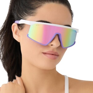diff-sport-spike-matte-white-lavender-sherbert-rainbow-mirror-sunglasses-on-model-1.thumb.jpg.08f6224a71eb9f01462780434e23adb3.jpg