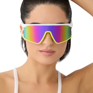 diff-sport-spike-matte-white-neon-yellow-hot-pink-pink-rush-mirror-sunglasses-on-model-1.thumb.jpg.08a6a1cc0b8b01070b2108dda463dd01.jpg